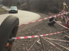 "Често отиват в трънето, няма кой да ги вади": Временният обход на Мездра опасен, но спасение за хиляди водачи