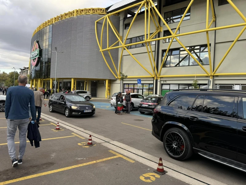 Ето колко ще струва спирането на "Колежа" в неделя, "канарчетата" отвориха две зони