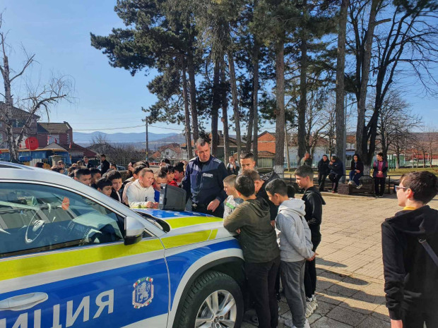 С важни теми запознаха учениците от "Отец Паисий" в Люляково