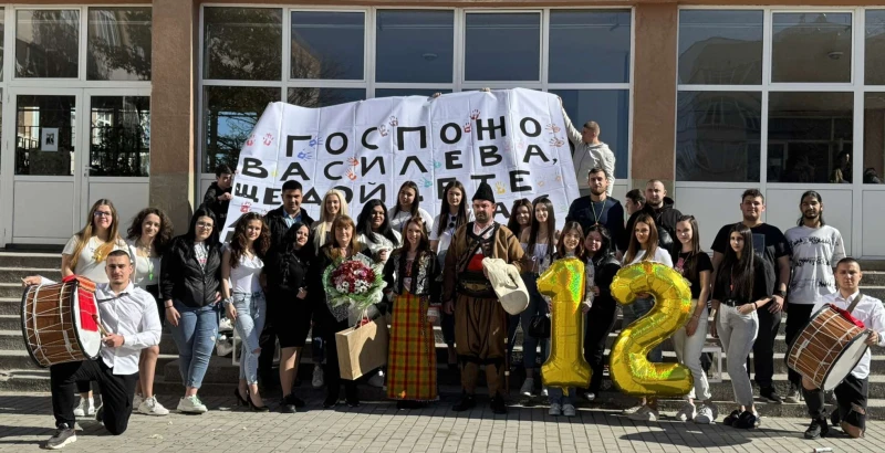 Абитуриенти от ПГХТТ в Пловдив отправиха страхотна покана към своята класна