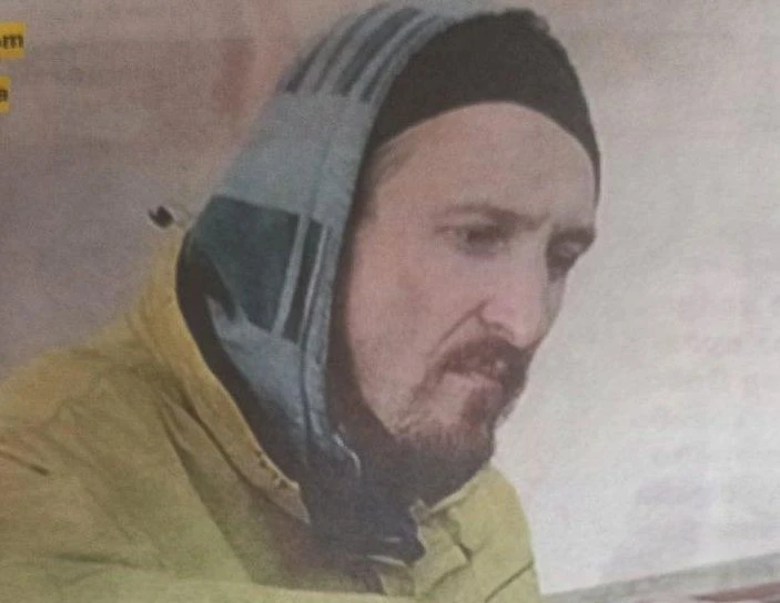 Димо Алексиев обикаля дегизиран по заведения