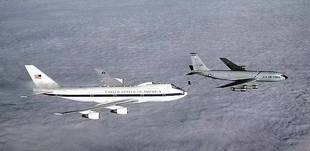 Защо забелязването на самолет Boeing E-4 в небето, може да означава, че ви остават само пет минути живот