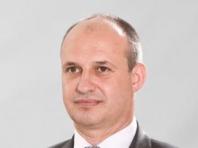 Депутатът Николай Петков откри нови компютърни зали в карловското СОУ "Христо Проданов"