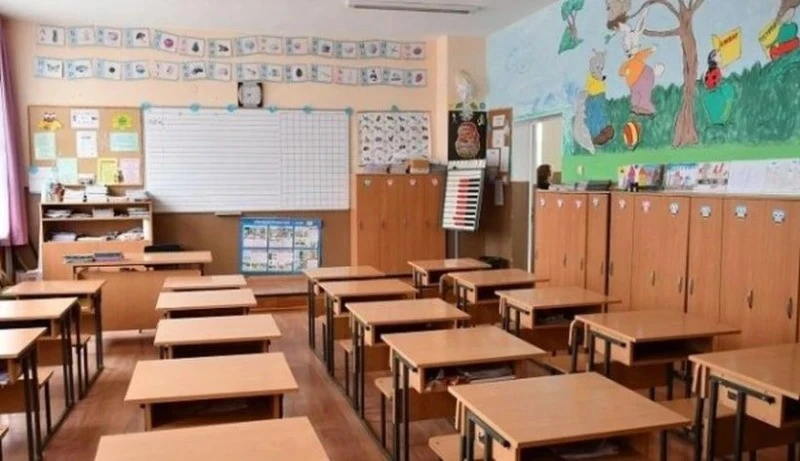 Готвят пълна забрана на телефоните в училище, дори и в междучасието