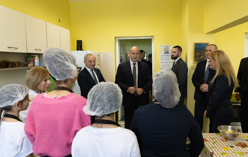 Румен Радев посети Комплекса за социални услуги "Олга Скобелева" в Пловдив