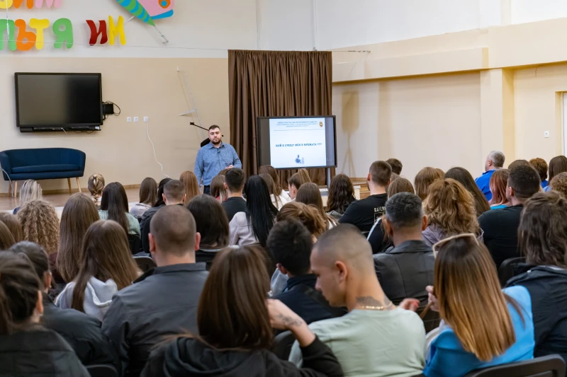 Ученици от Шумен с лекция за киберпрестъпленията