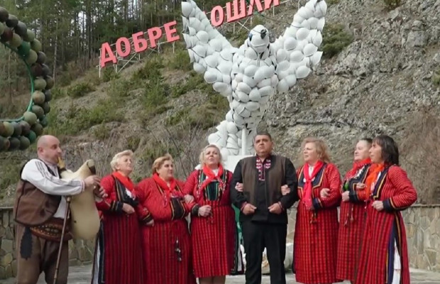 Българското село Забърдо посвети песен на Доналд Тръмп В нея