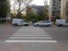 Наглеци превърнаха спирка в "Тракия" в паркинг
