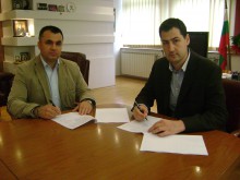 Подписаха договора за строителство и консервация на Римския стадион