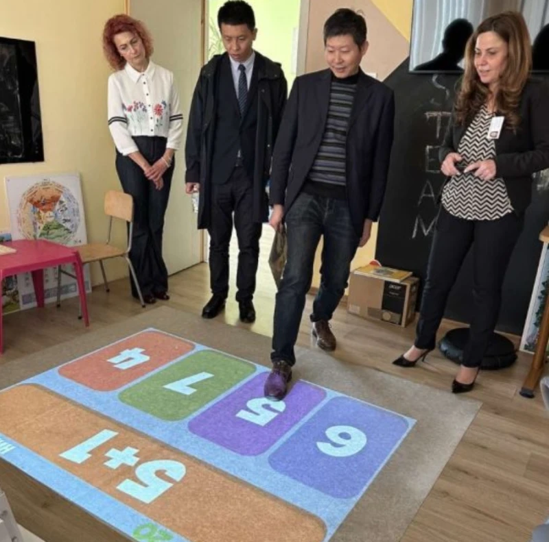 Китайското посолство с дарение за Центъра за деца със СОП
