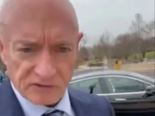 Марк Кели се отказа от своята Tesla заради Тръмп и Мъск