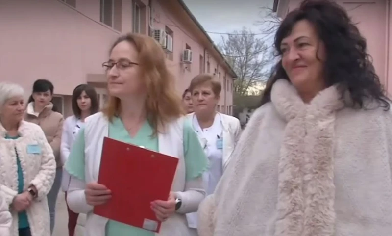 Медици подават колективни оставки