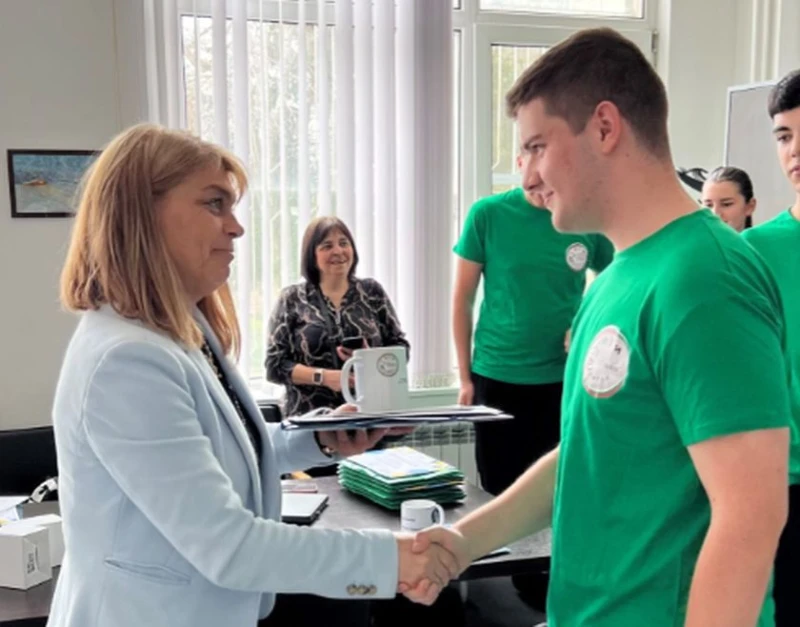 Ученик от Ямбол с крачка към по-достъпен учебен процес, създаде образователна платформа