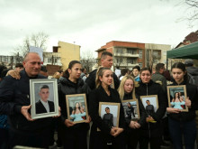 Погребват жертвите на пожара в Кочани