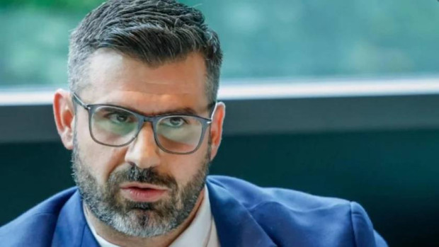 Последното смокиново листче от голото телце на псевдодемокрацията ни падна