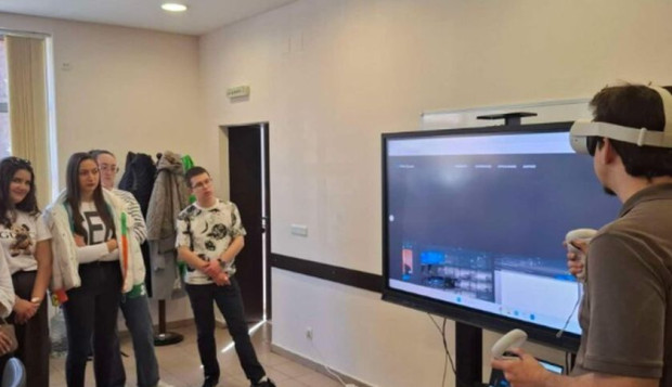 Експерти от Национален STEM център изнесоха открити уроци на студенти