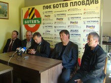 Цветан Василев позлатява Ботев
