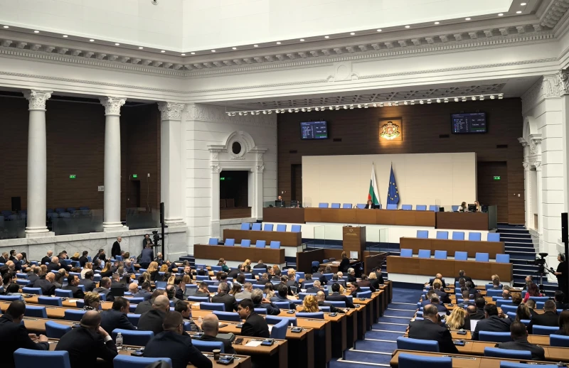 Депутатите разместиха програмата си, решиха да работят до късно заради бюджета