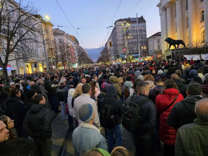 Голям протест пред Съдебната палата в София