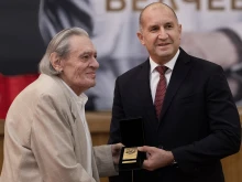 Радев връчи Почетния знак на президента на Михаил Белчев