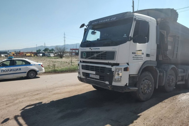 Водач на камион отнесе глоба в с. Казичене