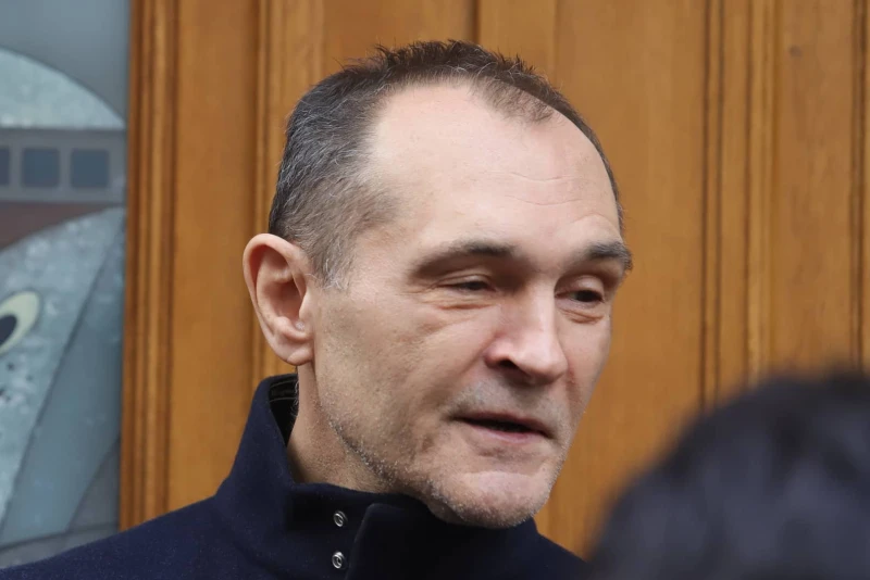 Службите засекли парични преводи за милиони евро към сметките на Васил Божков