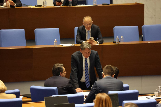Народните представители прекратиха дебатите по законопроекта на Закона за държавния