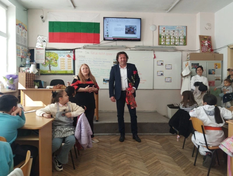 Николай Бухалов участва в урок по родинознание в училище "Св. Паисий Хилендарски"