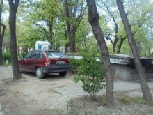 Нагло паркиране в Градската градина на Пловдив