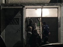 Мъж се барикадира в дома си в Казанлък
