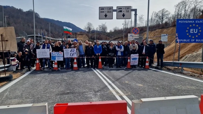 Жители на община Рудозем протестираха заради все още затворения път към Гърция