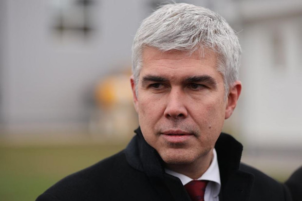 След призовка за обвиняем бившият служебен министър на енергетиката Владимир