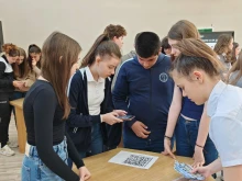 Ученици от осем бургаски училища демонстрираха знания в образователното състезание "Голямо езиково междучасие"