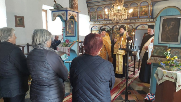 С празнична вечерня с Петохлебие започна програмата за отбелязването на