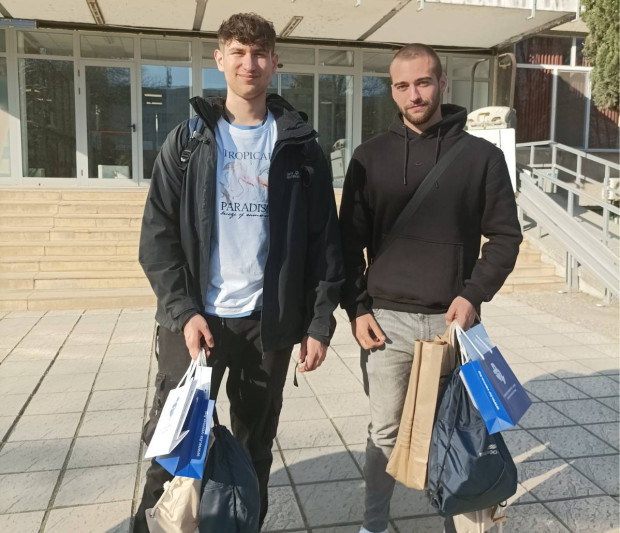 Двама зрелостници от ПГ по битова техника пребориха ожесточена конкуренция