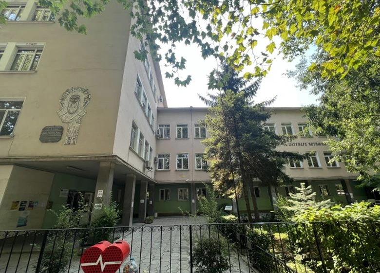 Момче и момиче от Лиляната се изгавриха с учители в Инстаграм
