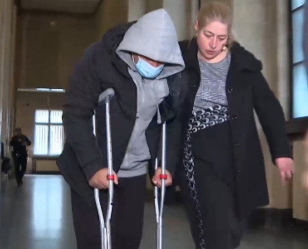 Гладна стачка обяви бащата на обвинения за побоя на метеоролозите на връх Мургаш