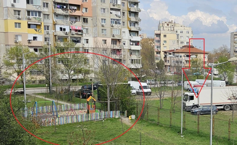 Упражняват най-древната професия на 5 метра от детска площадка в Пловдив