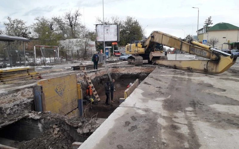 Подновяват ремонта на "Брезовско шосе", никой не казва кога ще приключи
