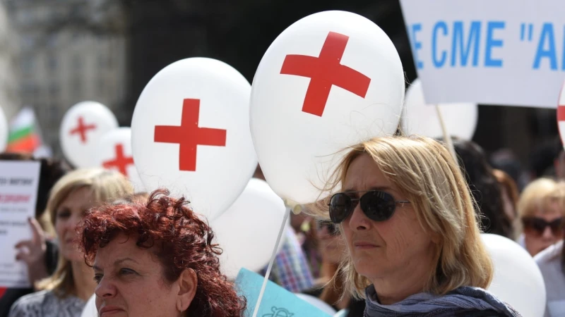 Медици отново на протест днес, плашат с национална стачка на жълтите павета