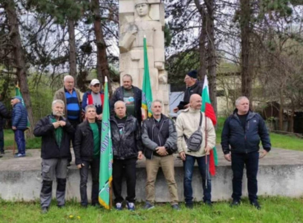 В с. Караманово: Отбелязаха 73 години от гибелта на героя граничар Асен Илиев