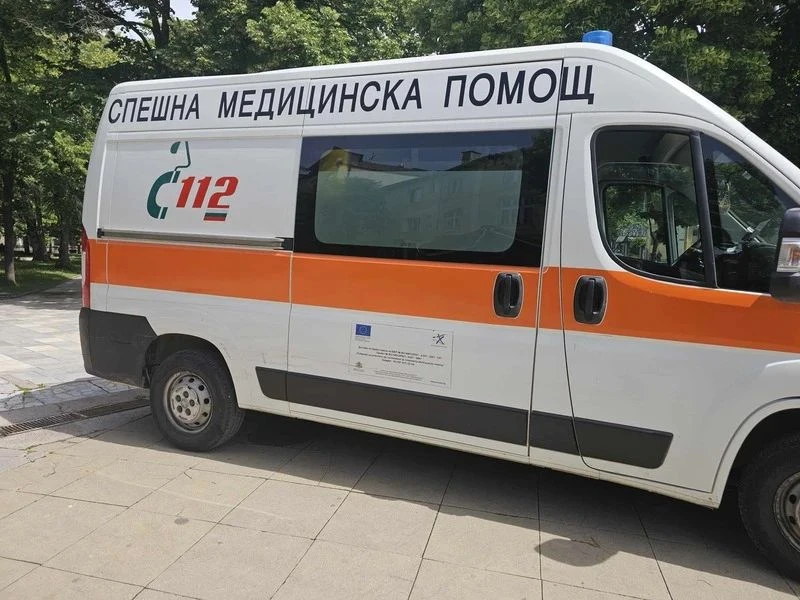 2-годишно дете е паднало от втория етаж на къща в Петрич! Транспортирано е за лечение в София