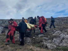 АТВ се преобърна и мина през турист в Чепън планина