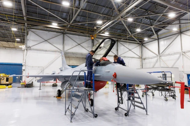 Държавата има план как да поддържа изтребителите F-16, докато "Граф Игнатиево" е напълно оборудвана 