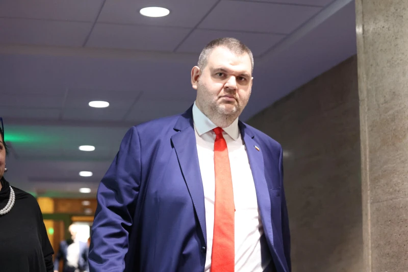 Делян Пеевски: Правителството да започне да събира приходите в бюджета