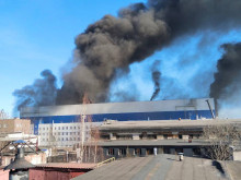 Голям пожар избухна в голям корабостроителен завод