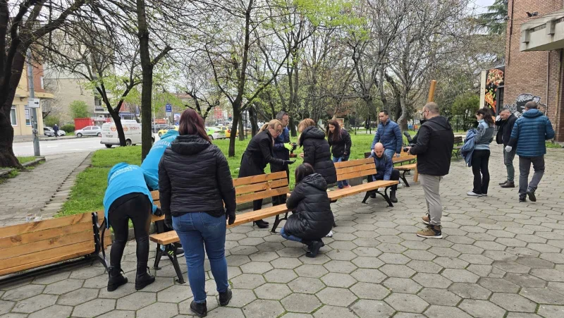 Нови пейки и 50 дръвчета в "Северен"
