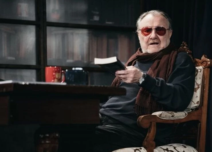 Днес става на 87. Работил е и като шлосер, но цяла България го знае с друго