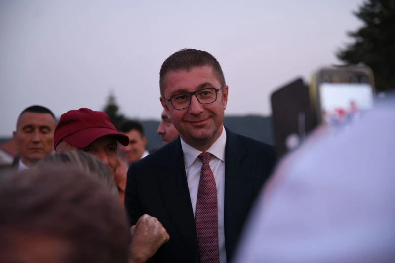 Близките на един от най-големите българомразци с бизнеси за милиони в България
