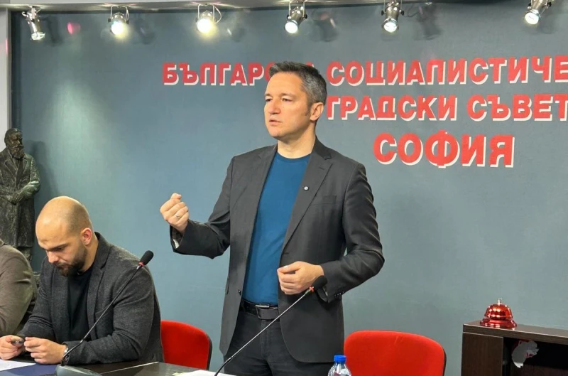Кристиан Вигенин дискутира с участниците от стажа "Политиката отвътре" позициите на социалистите в Европарламента